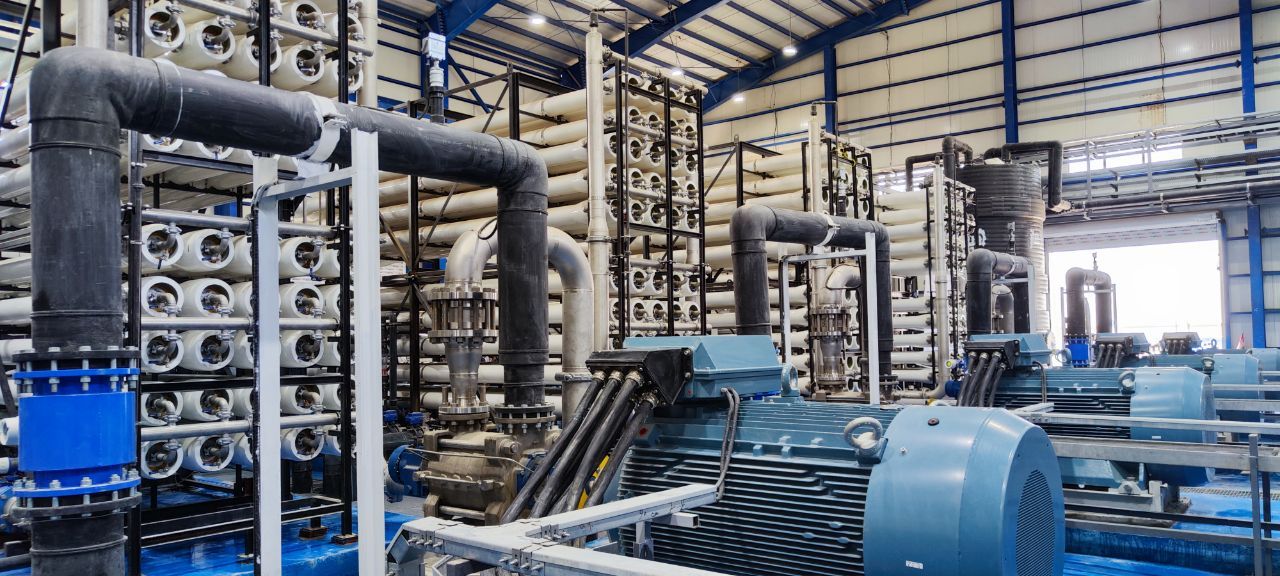 ۴۰ هزار میلیارد ریال برای ساخت آبشیرینکن فراساحلی در سیستان و بلوچستان هزینه شد ۴۰ هزار میلیارد ریال برای ساخت آبشیرینکن فراساحلی در سیستان و بلوچستان هزینه شد