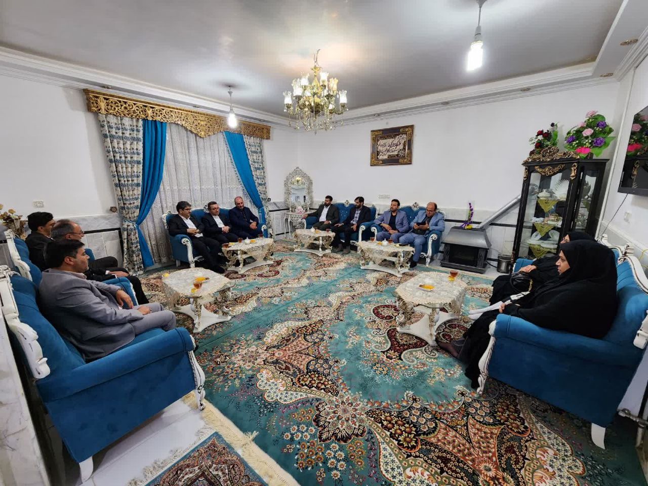 رئیس سازمان ثبت اسناد و املاک کشور با خانواده سردار شهید حبیب لک زایی دیدار کرد رئیس سازمان ثبت اسناد و املاک کشور با خانواده سردار شهید حبیب لک زایی دیدار کرد