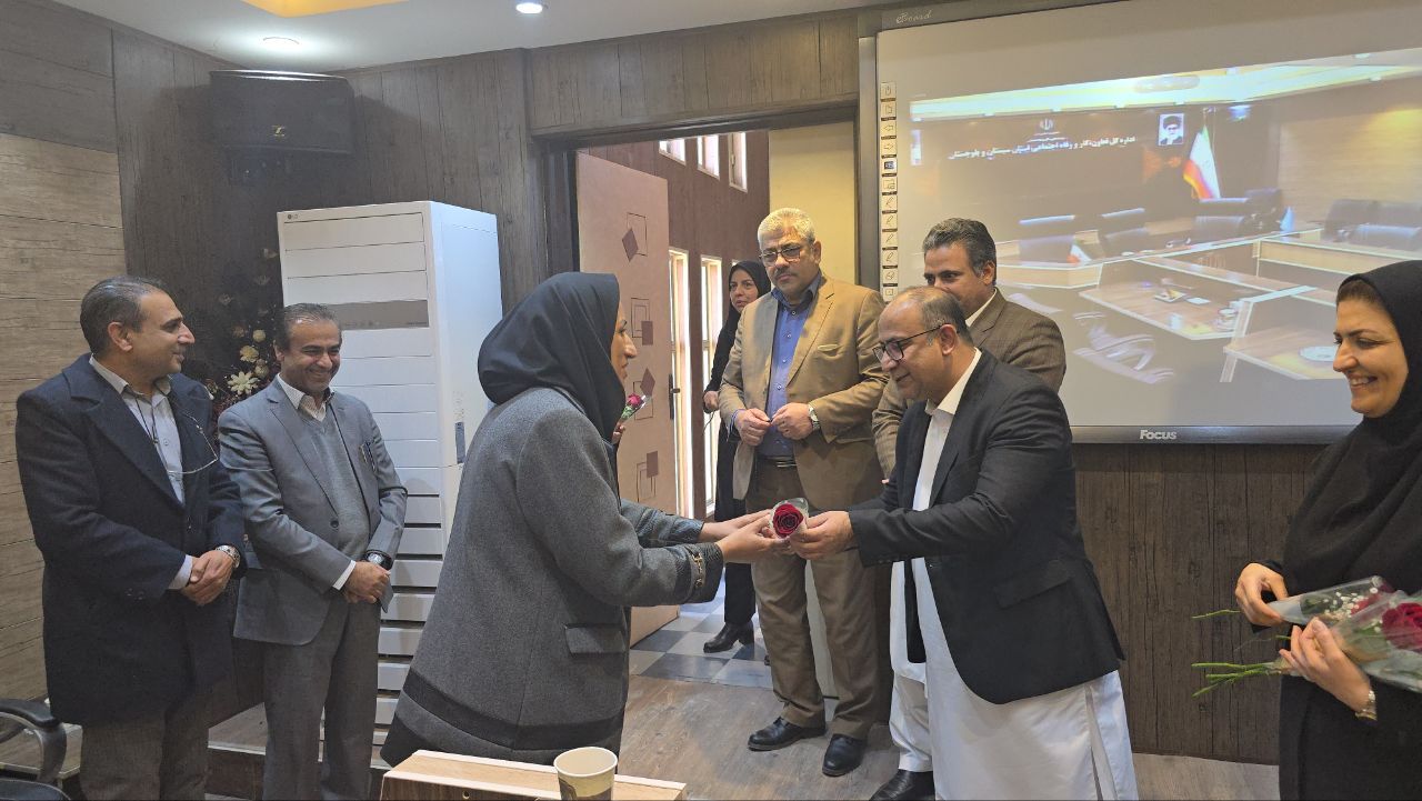 پشتوانه هر مرد موفقی یک زن بوده است