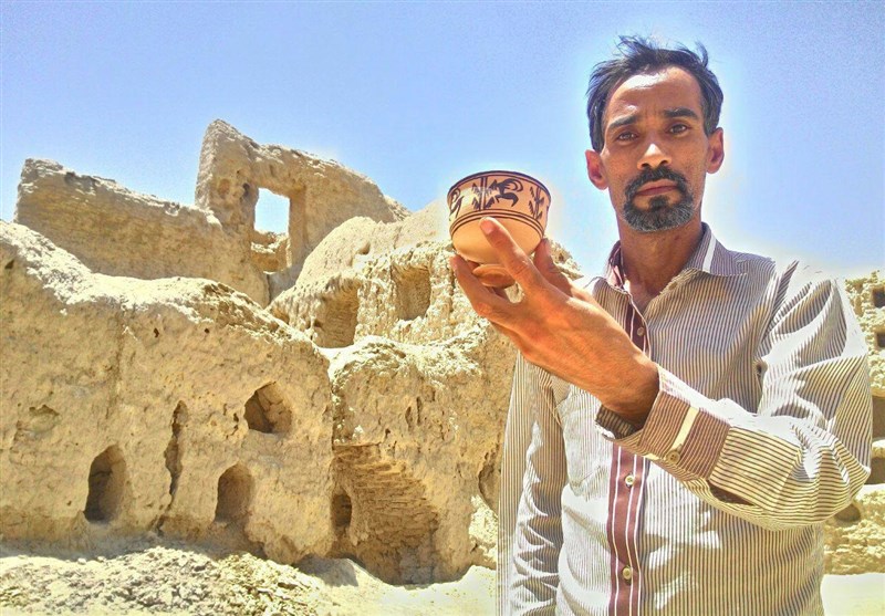 یک معلم و هنرمند سیستانی از دفتر یونیسف توجه فوری به بحران خشکسالی و طوفان‌های ریزگرد را درخواست کرد