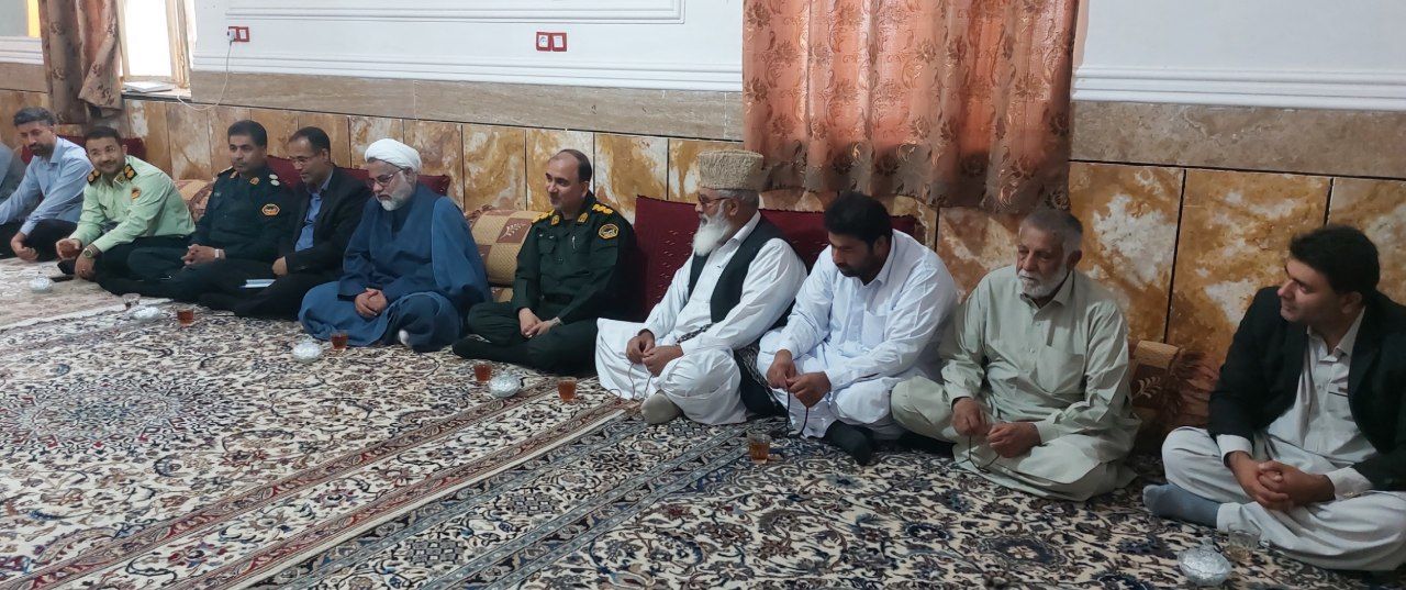 فرمانده انتظامی زاهدان: معتمدان و ریش سفیدان سرمایه های اجتماعی هستند فرمانده انتظامی زاهدان: معتمدان و ریش سفیدان سرمایه های اجتماعی هستند