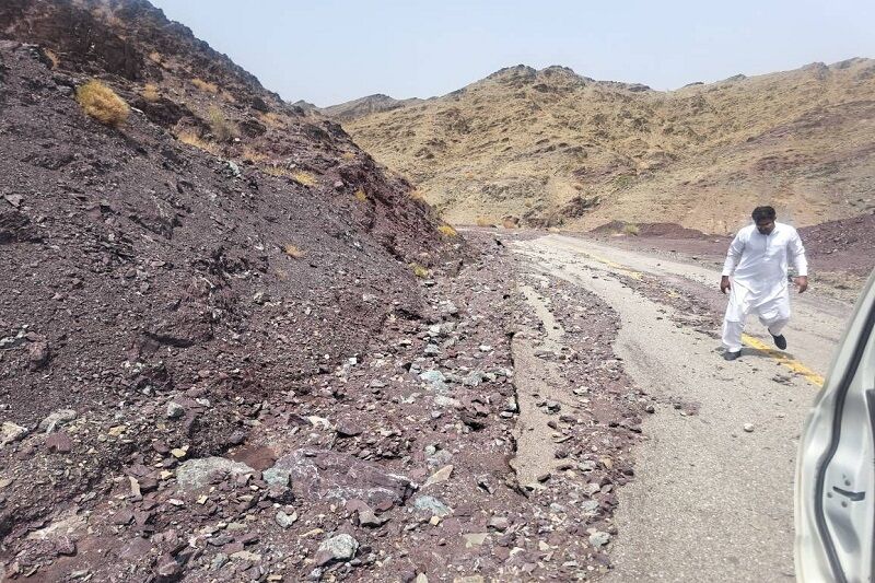 سیلاب راه ارتباطی مردم ۱۵ نقطه عشایری ایرندگان خاش را مسدود کرد / یک نفر در سیلاب جان باخت سیلاب راه ارتباطی مردم ۱۵ نقطه عشایری ایرندگان خاش را مسدود کرد / یک نفر در سیلاب جان باخت