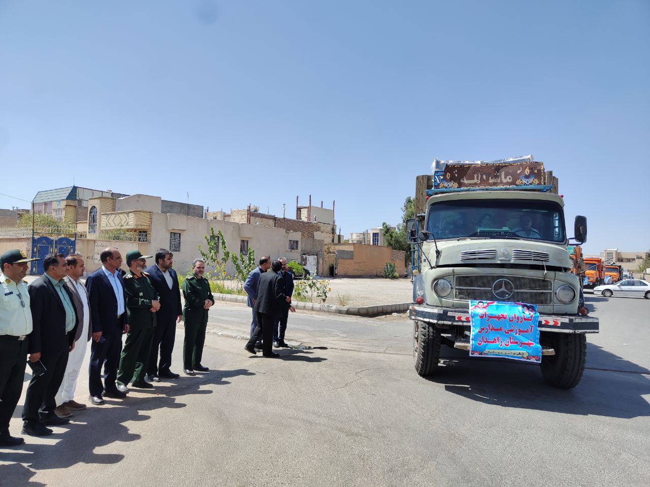 آغاز اجرای طرح شهید عجمیان با هدف توزیع تجهیزات و شادابسازی مدارس سیستان و بلوچستان آغاز اجرای طرح شهید عجمیان با هدف توزیع تجهیزات و شادابسازی مدارس سیستان و بلوچستان