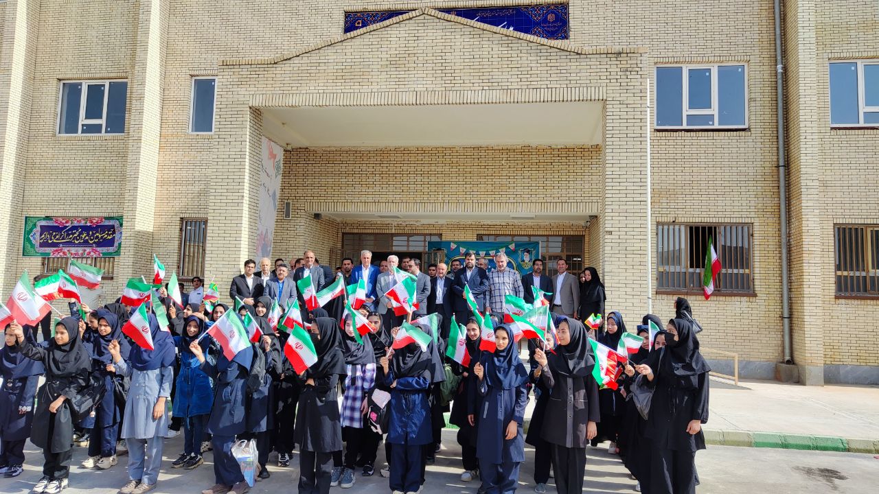 افتتاح مدرسه ۱۴ کلاسه برکت شهیدان آبیز در زاهدان همزمان با آغاز سال تحصیلی افتتاح مدرسه ۱۴ کلاسه برکت شهیدان آبیز در زاهدان همزمان با آغاز سال تحصیلی