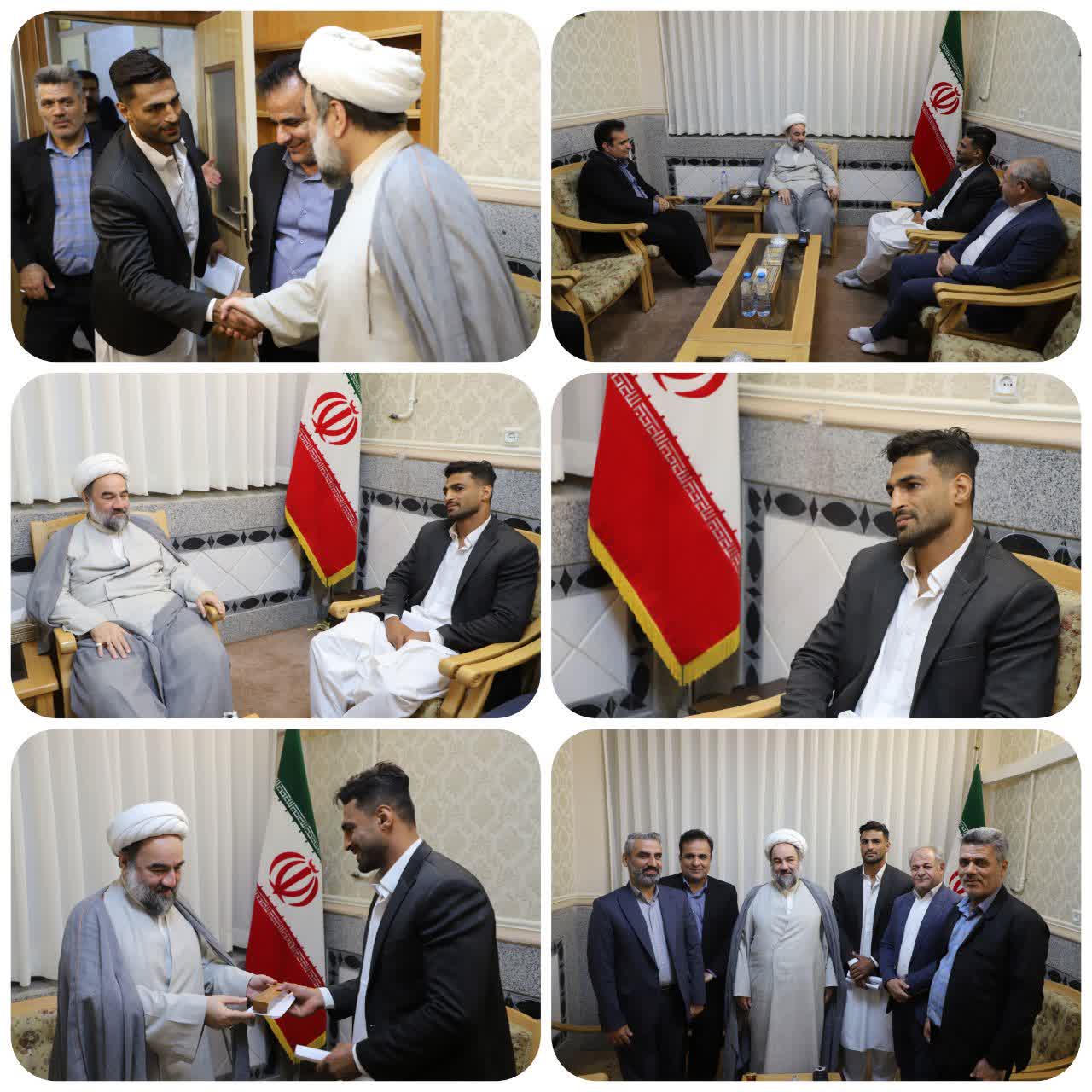 دیدار ملی پوش ووشو و نایب قهرمان جهان با آیتالله محامی دیدار ملی پوش ووشو و نایب قهرمان جهان با آیتالله محامی