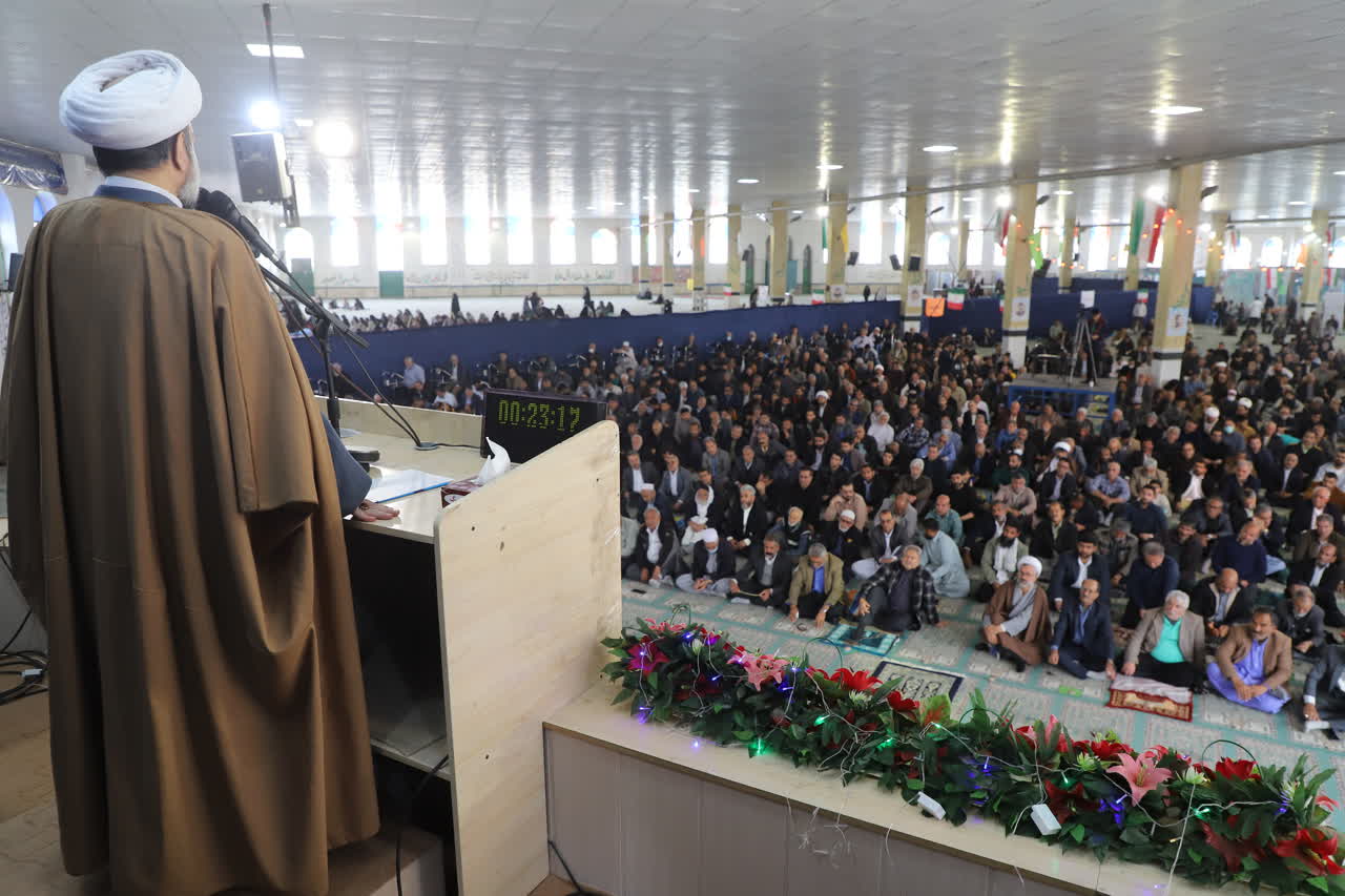 امام جمعه زاهدان: ایستادگی و اقتدار ملت موجب عقب نشینی دشمن می شود