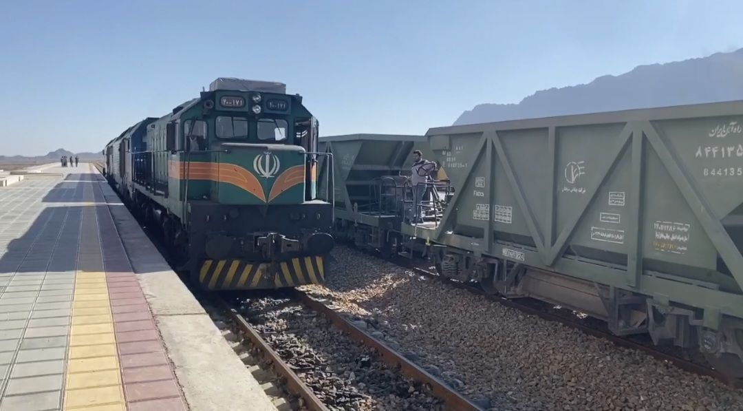 حرکت قطار در محور ریلی خاش-ایرانشهر برای نخستین بار