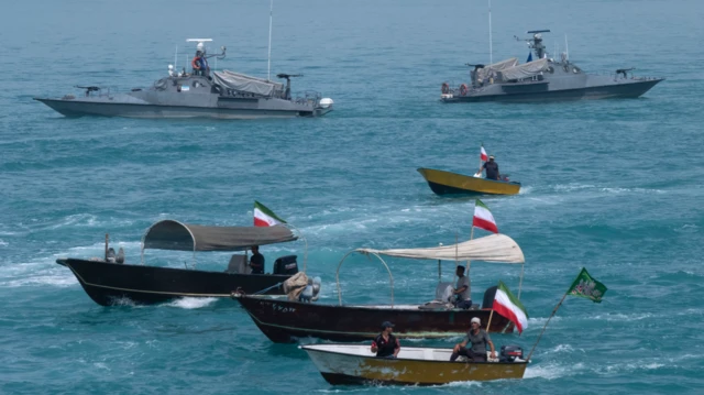 عقب نشینی نیروهای تروریستی آمریکا در تنگه هرمز با واکنش به هنگام سپاه پاسداران